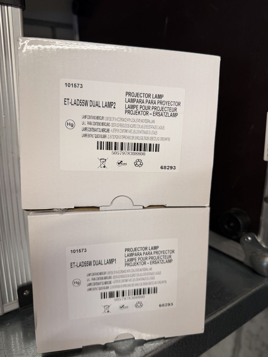 Panasonic Proiettori: Panasonic Projektor PT-D5500EL – Usato da Wiler Lötschen venduto da PADDY-25 4