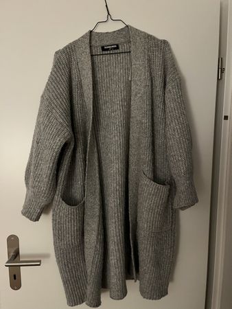 Grauer Strickmantel von Fashion Union, Grösse M, Top!