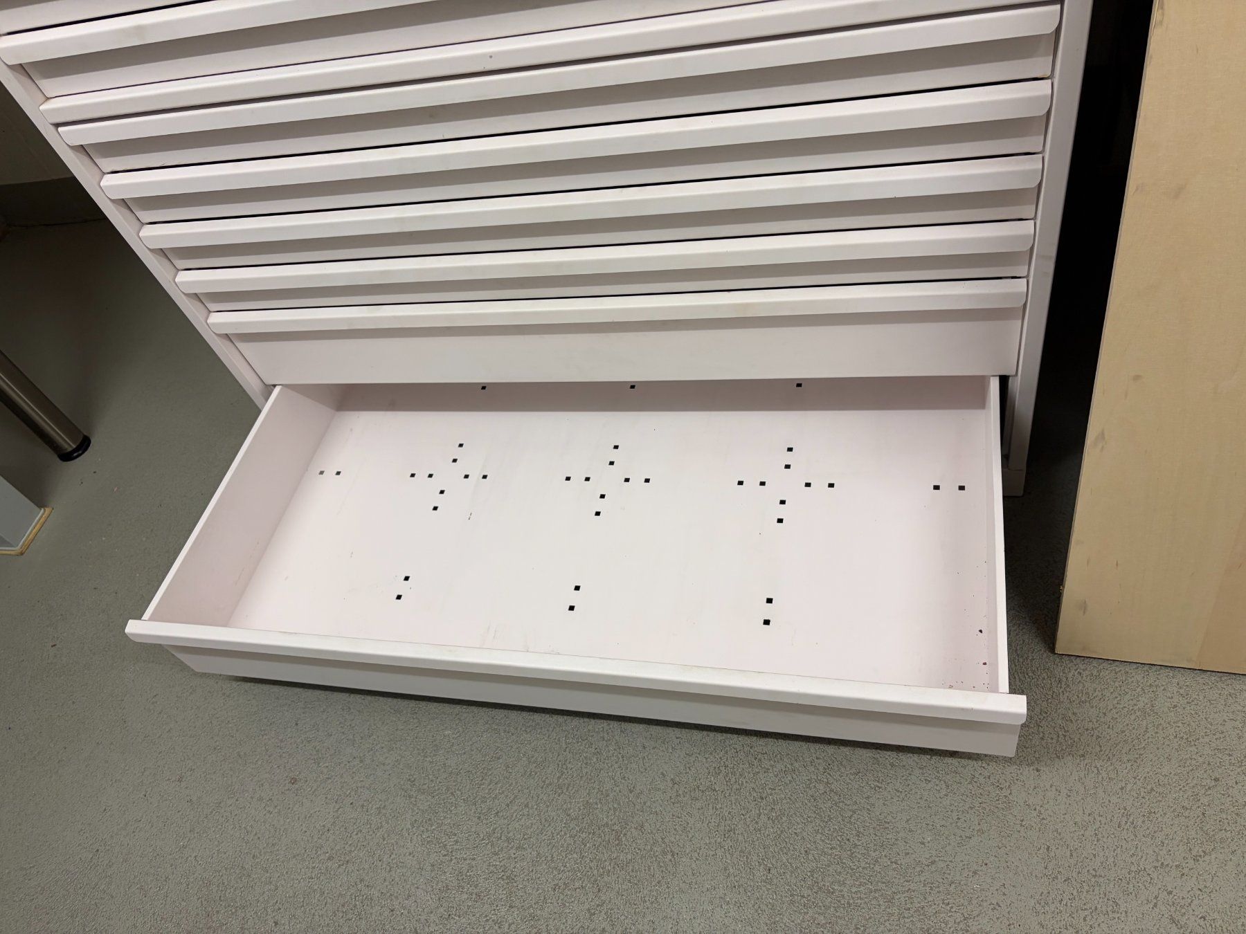 Lista Armadi: LISTA, Werkzeugschrank, Farbe weiss – Usato da Galgenen venduto da Crystaldisplay 1