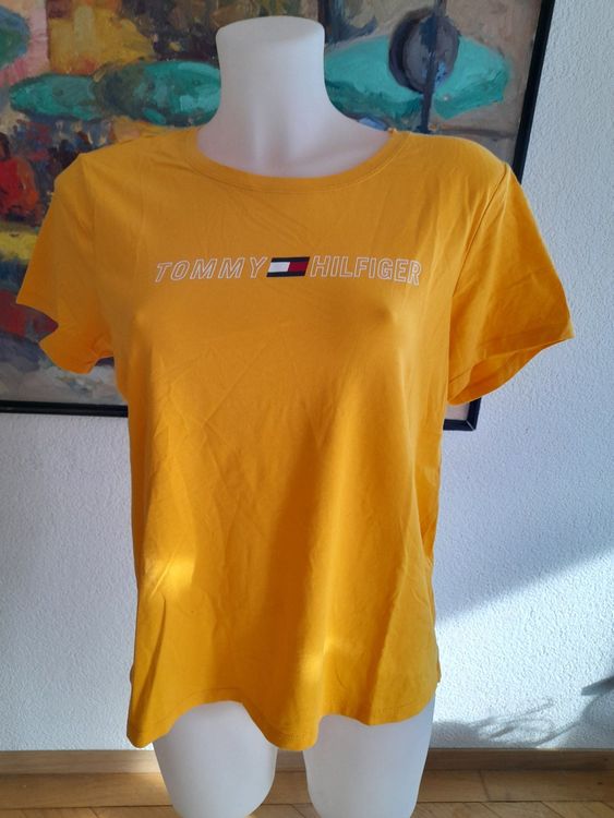 Tommy Hilfiger T-shirt: Tommy Hilfiger T-Shirt gelb Gr.M neu Damen – Nuovo e nell'imballaggio originale da Thalwil venduto da massage.therapist