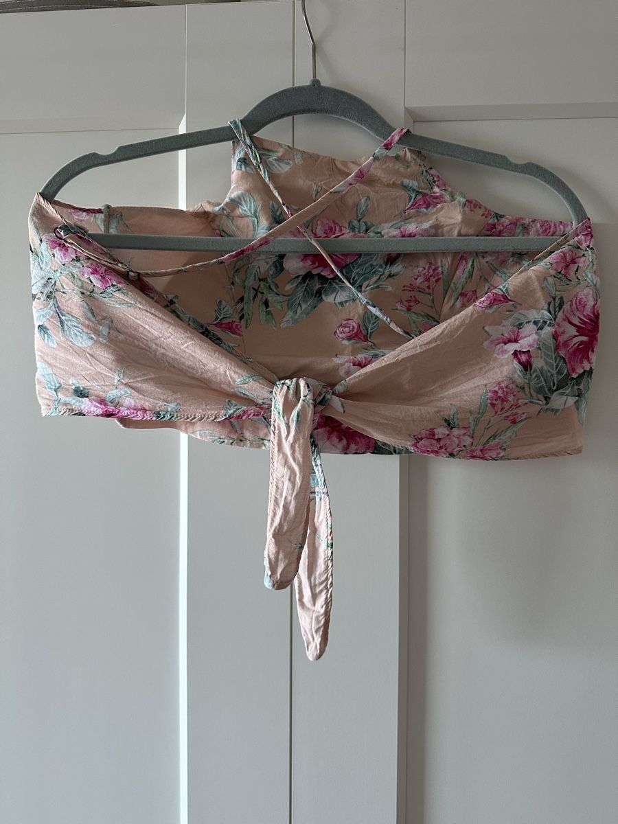 Top: Sommerliches Top mit Blumenmuster, Grösse M – Nuovo (secondo la descrizione) da Wetzikon ZH venduto da eli_k7fq 2