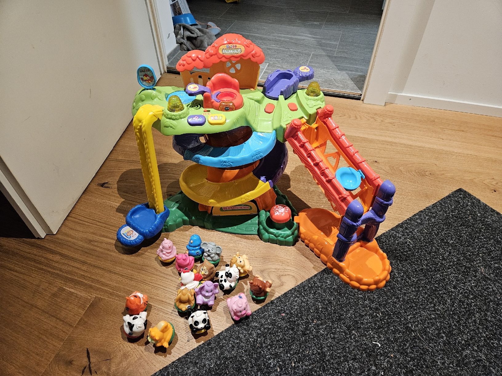 Giochi: Spielbaum mit Figuren – Usato da Adlikon venduto da Baroni2008