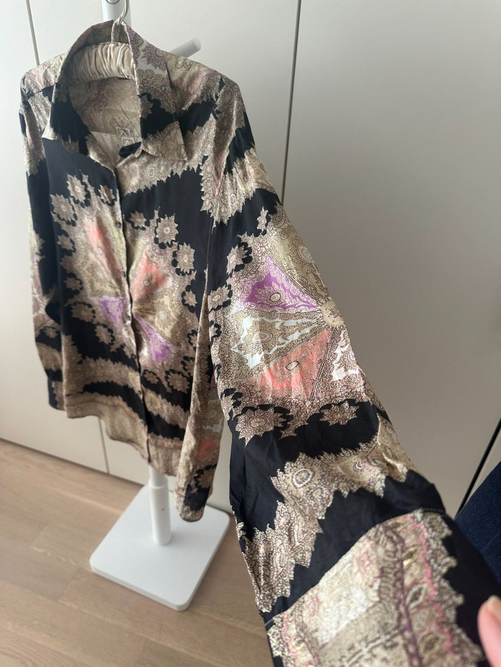 Roberto Cavalli Camicette: Seidenbluse von Roberto Cavalli – Usato da Zürich venduto da Rigiblick2 3