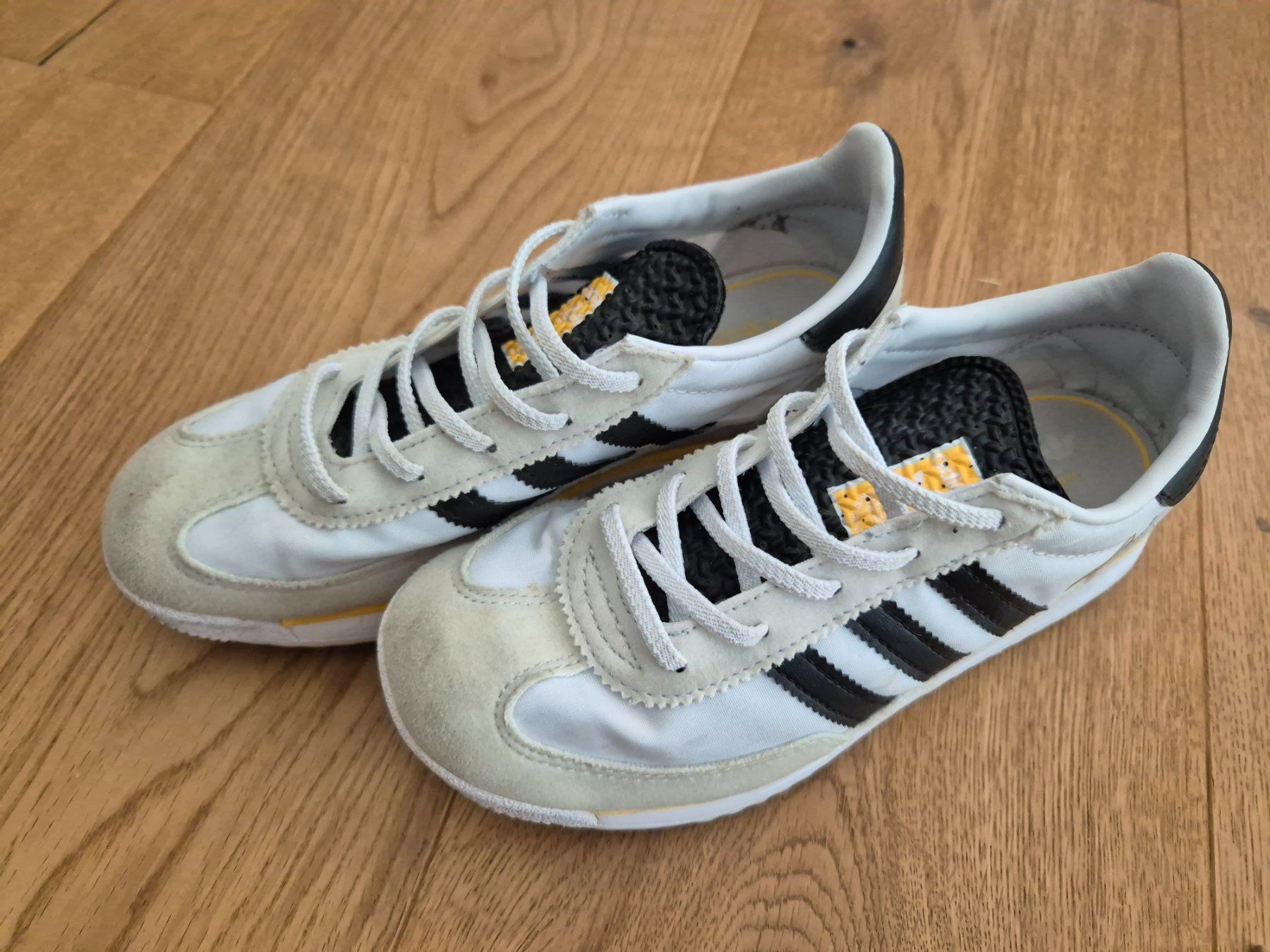 Adidas Scarpe per ragazzi: Adidas SL 72 RS White Black Spark, Gr. 32 – Usato da Sachseln venduto da Madmac 1
