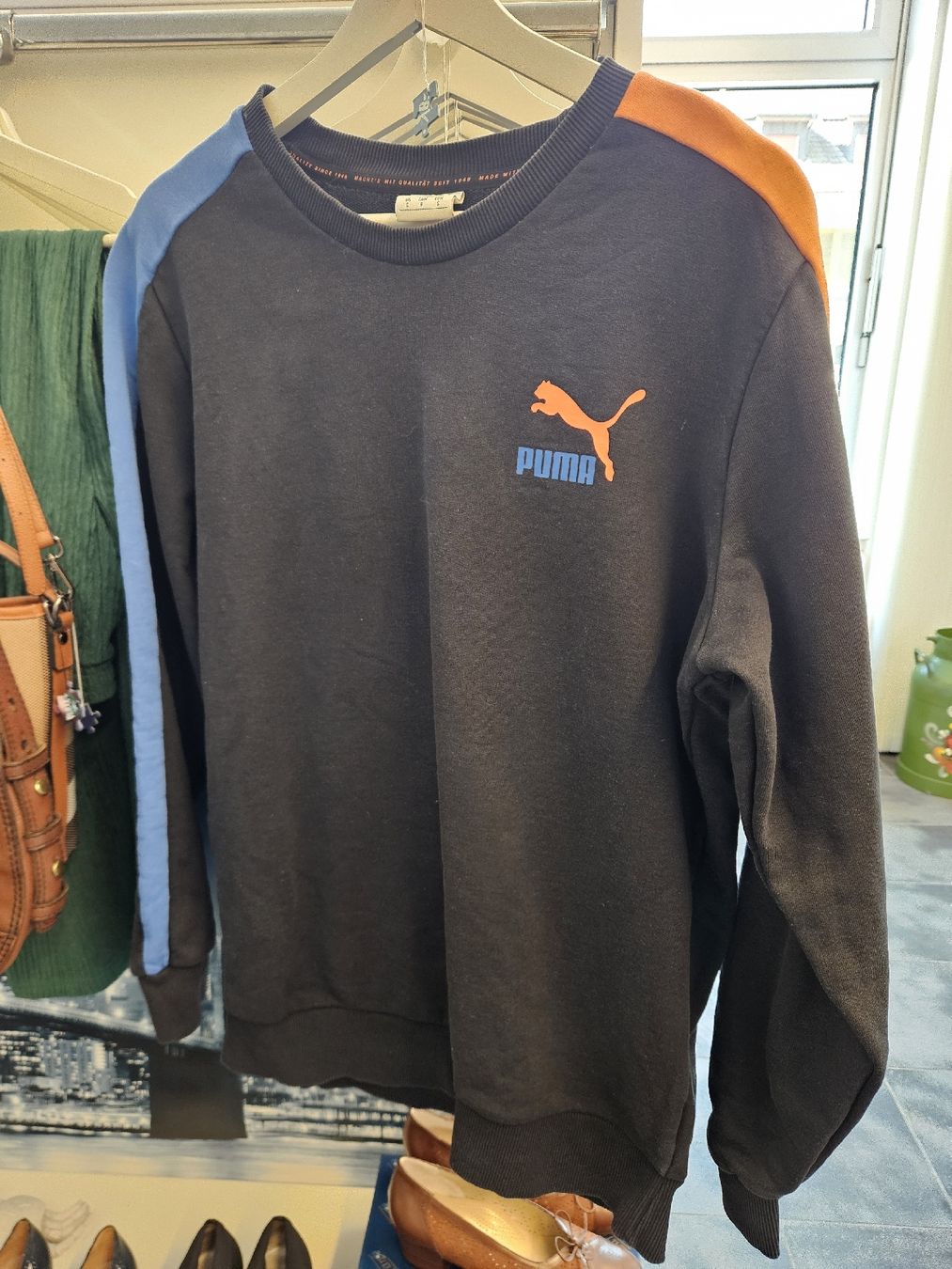 Puma Maglioni & Felpe: Puma Pullover Dunkelblau mit bunten Streifen Grösse S Herren – Nuovo (secondo la descrizione) da Ormalingen venduto da nomolnoi