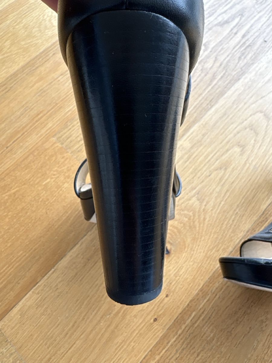Michael Kors Scarpe da donna: Michael Kors Black Leather Heels - Size 7/ EU size 37 – Usato da Oberengstringen venduto da tal_t5f9 4