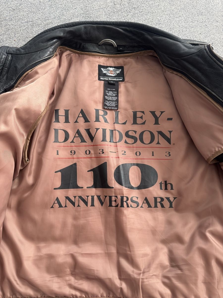 Harley-Davidson Jacken: Harley-Davidson Lederjacke 110th Anniversary Gr XL – Gebraucht aus Adliswil von Bellezza06 3