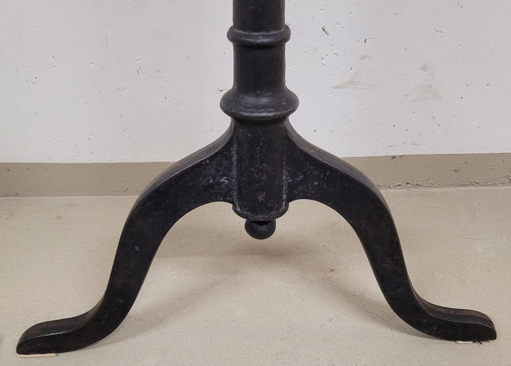 Autres meubles anciens: 2 Gusseisen Tischfüsse – D'occasion à Lufingen par parabolica 3
