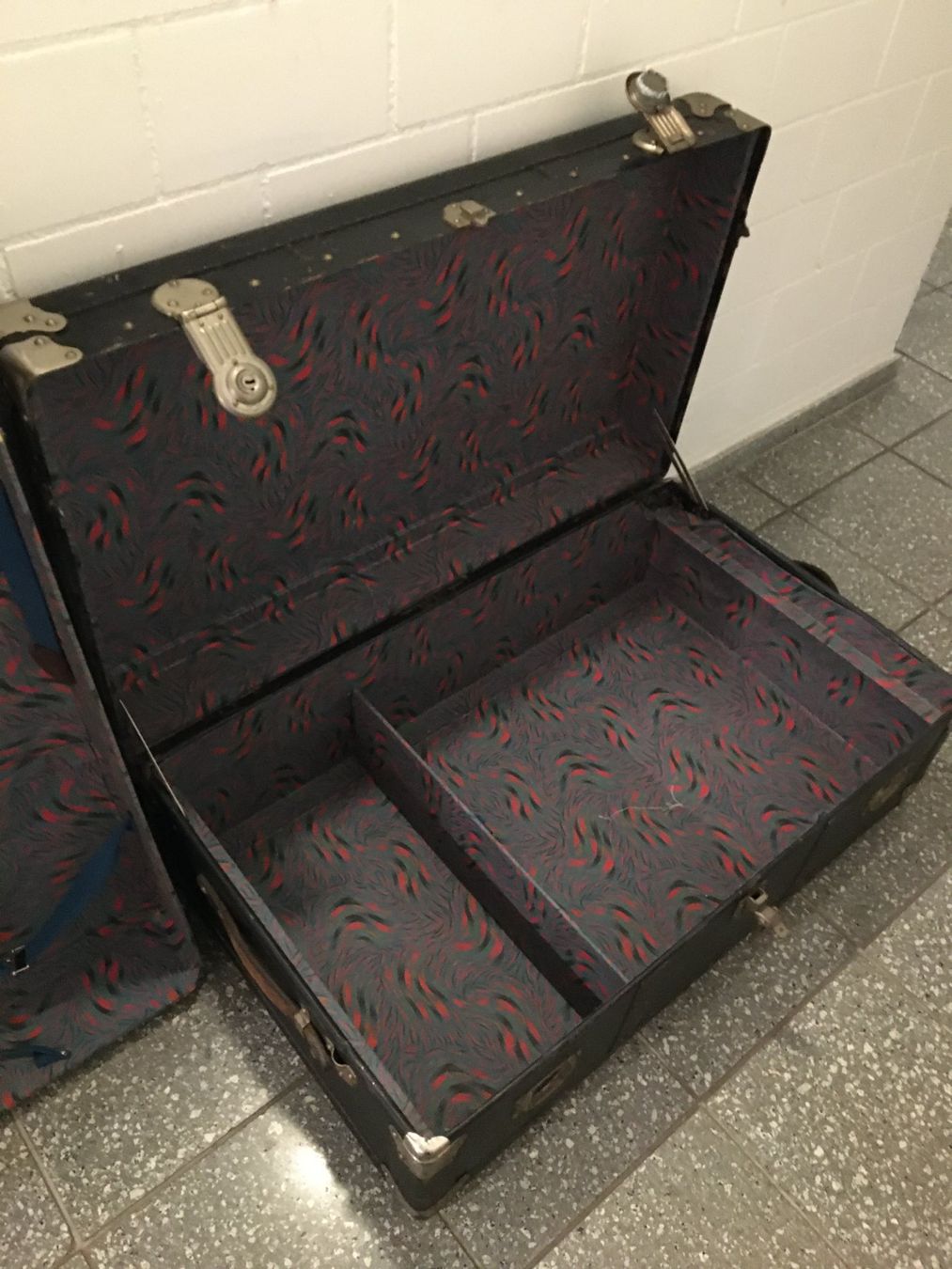 Valigie: Antiker Reisekoffer - Überseekoffer – Usato da Binz venduto da Dsc1 6