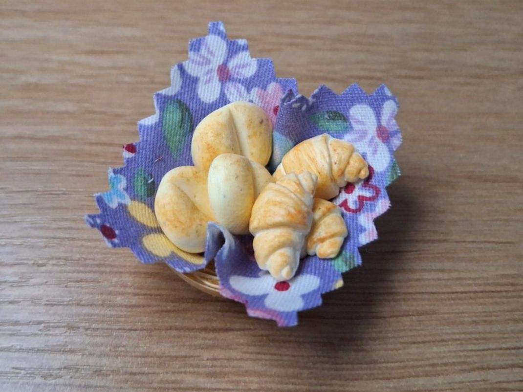 Puppenhäuser & -möbel: Handmade Weggli Gipfeli  im Korb – Neu (gemäss Beschreibung) aus Zürich von HandmadeTinyFood 2