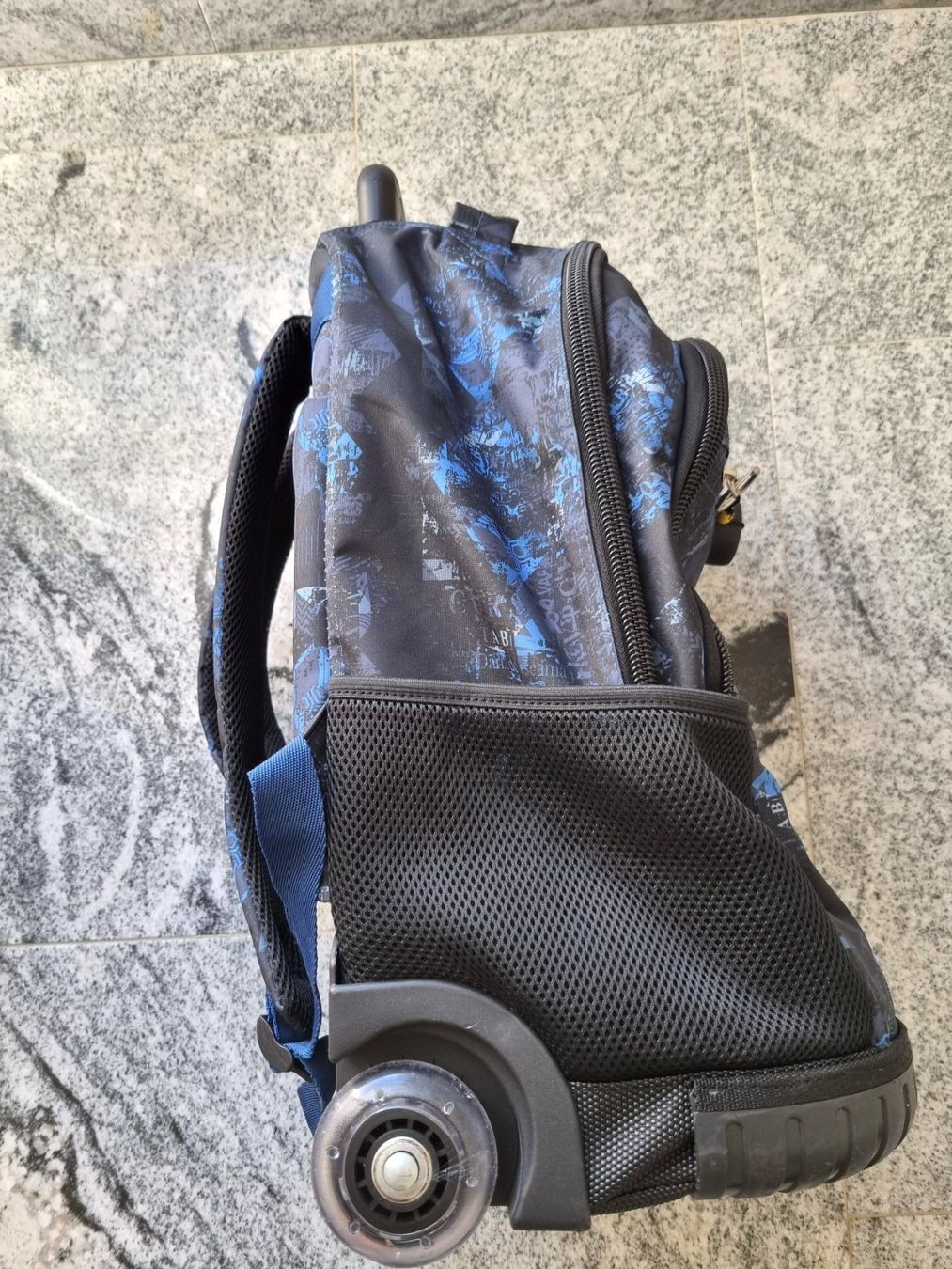 Borse & Zaini: Breakout Schulrucksack Trolley / Rollrucksack Blau Schwarz – Nuovo (secondo la descrizione) da Basel venduto da Fruchtkorb 2