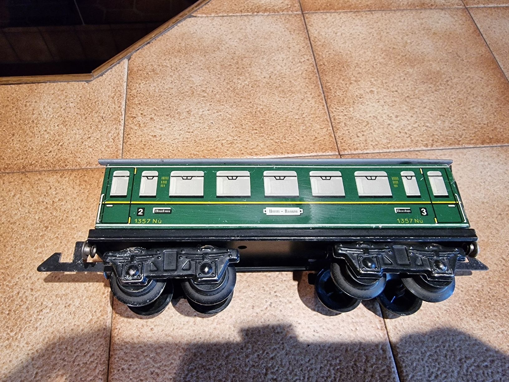 Distler Modellini di ferrovie: Antike Blechwagen Set Distler 3-teilig – Usato da Grosshöchstetten venduto da Tatj0 3