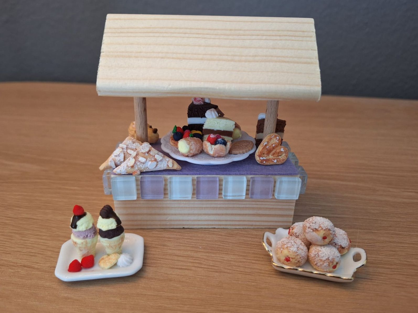 Case e mobili per bambole: Puppenhaus Marktstand – Nuovo (secondo la descrizione) da Zürich venduto da HandmadeTinyFood 1