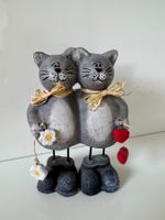 Zwei Katzen aus Ton – dekorative Figur, Paar
