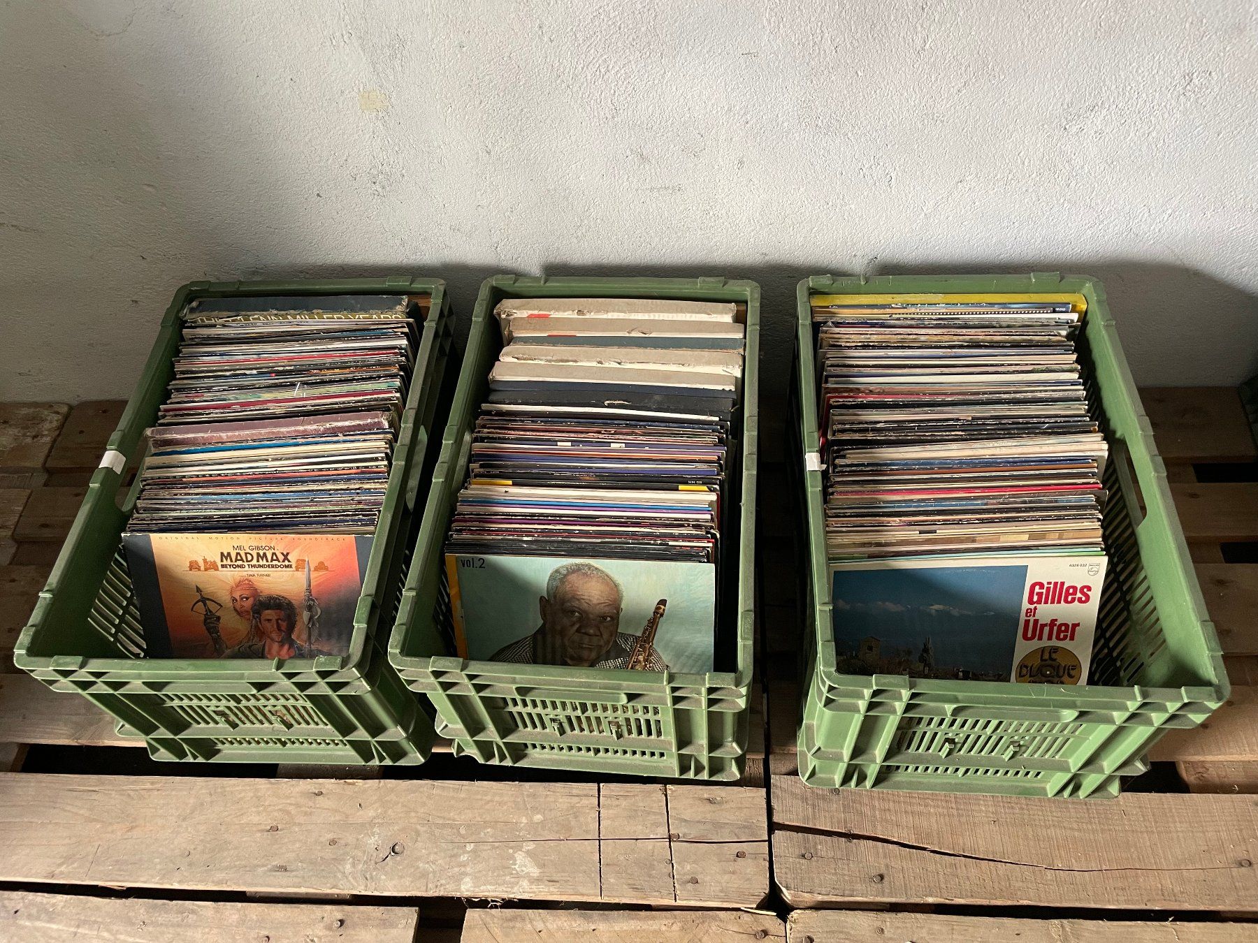 Vinyles: 3 caisses de disques vinyle 33 tours – D'occasion à La Croix (Lutry) par netrajet