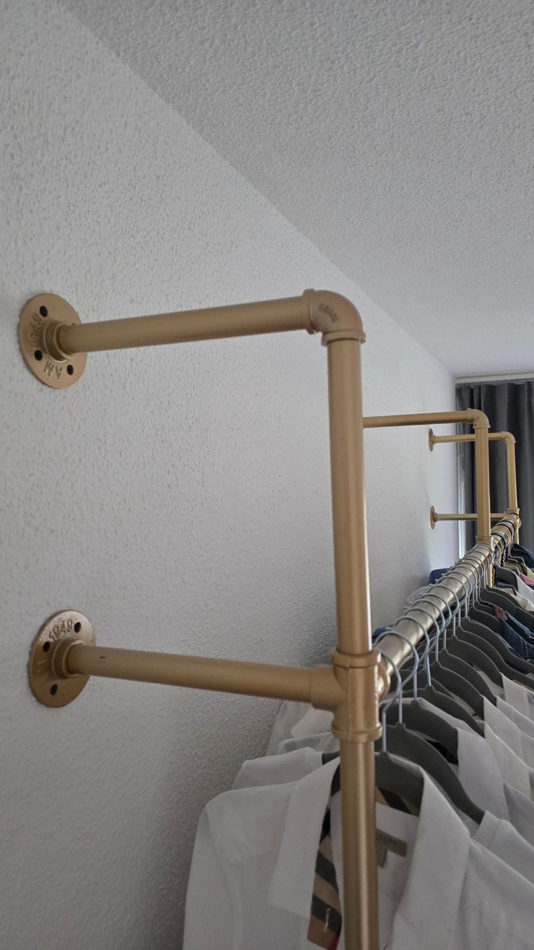 Schränke: GOLD CLOTHES RAIL & IKEA Kommode MALM – Gebraucht aus Zug von zebbra192 1