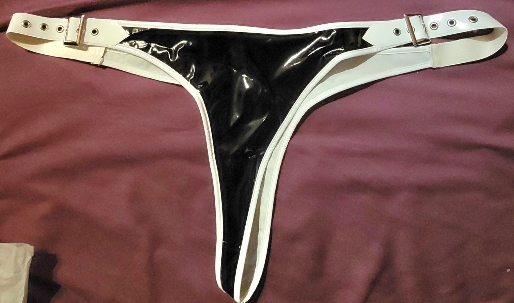 Sonstige Unterwäsche: Black Level Lack (Vinyl) String schwarz/weiss Gr.XL – Neu (gemäss Beschreibung) aus Riehen von Smile74