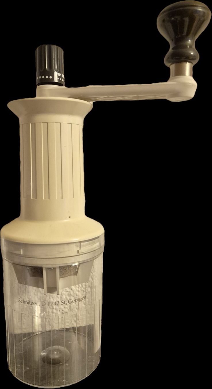 Küchengeräte: Schnitzer Getreidemühle – Gebraucht aus Monthey von McAuthor