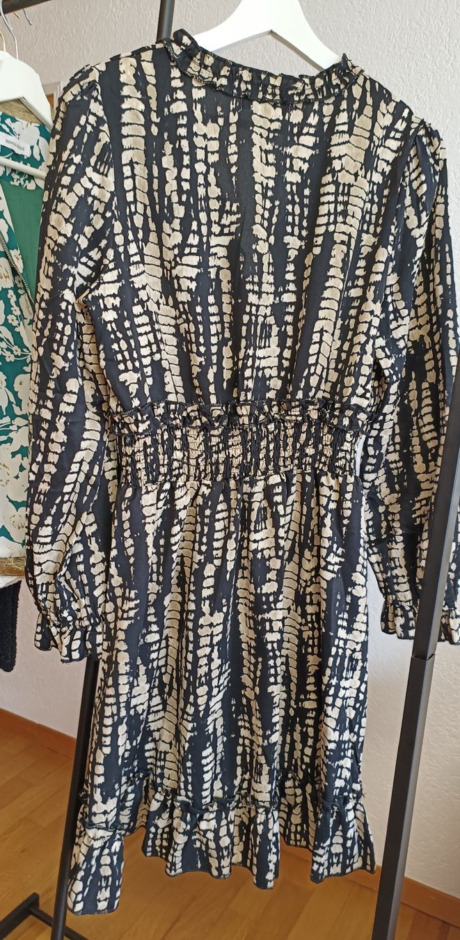 Vestiti: Robe Kilky noire et beige taille M – Nuovo (secondo la descrizione) da Chermignon-Bas venduto da deb_vme 2