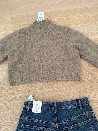 Schöner Pullover in beige von Zara