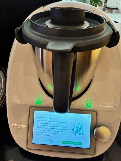 Thermomix Appareils de cuisine: TM6 avec beaucoup d'accessoires. – D'occasion à Avenches par xavix1977