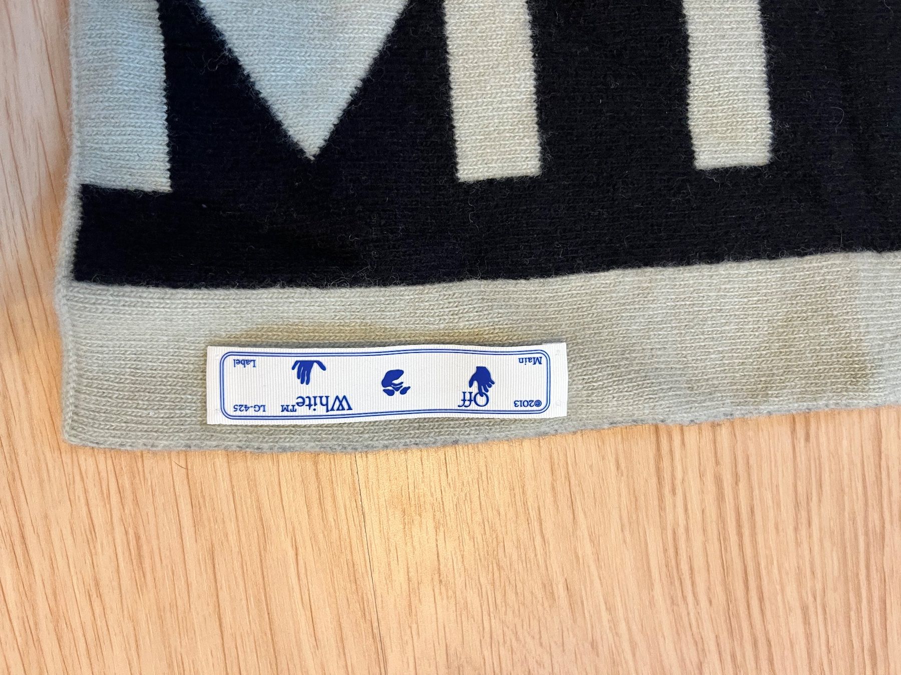 Off-White Foulards, Tücher & Schals: Off-White Wollschal, neuwertig, ideales Winteraccessoire – Neu (gemäss Beschreibung) aus Frenkendorf von klourenco 1