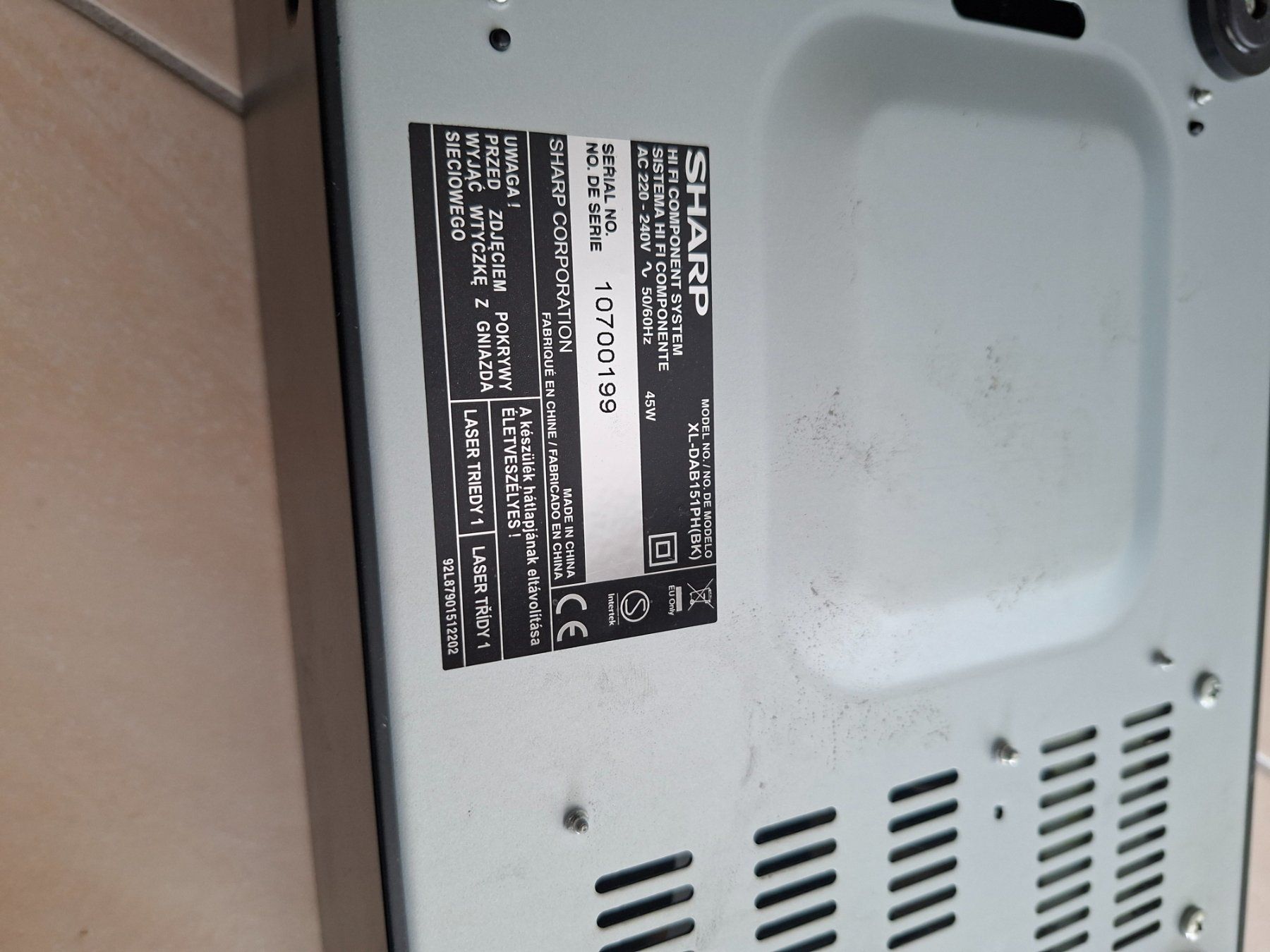 Sharp Audio- & Mediensysteme: Mini-chaîne Sharp XL-DA115(BK), avec 2 hauts-parleurs. – Gebraucht aus Cheseaux sur lausanne von Asergio 2