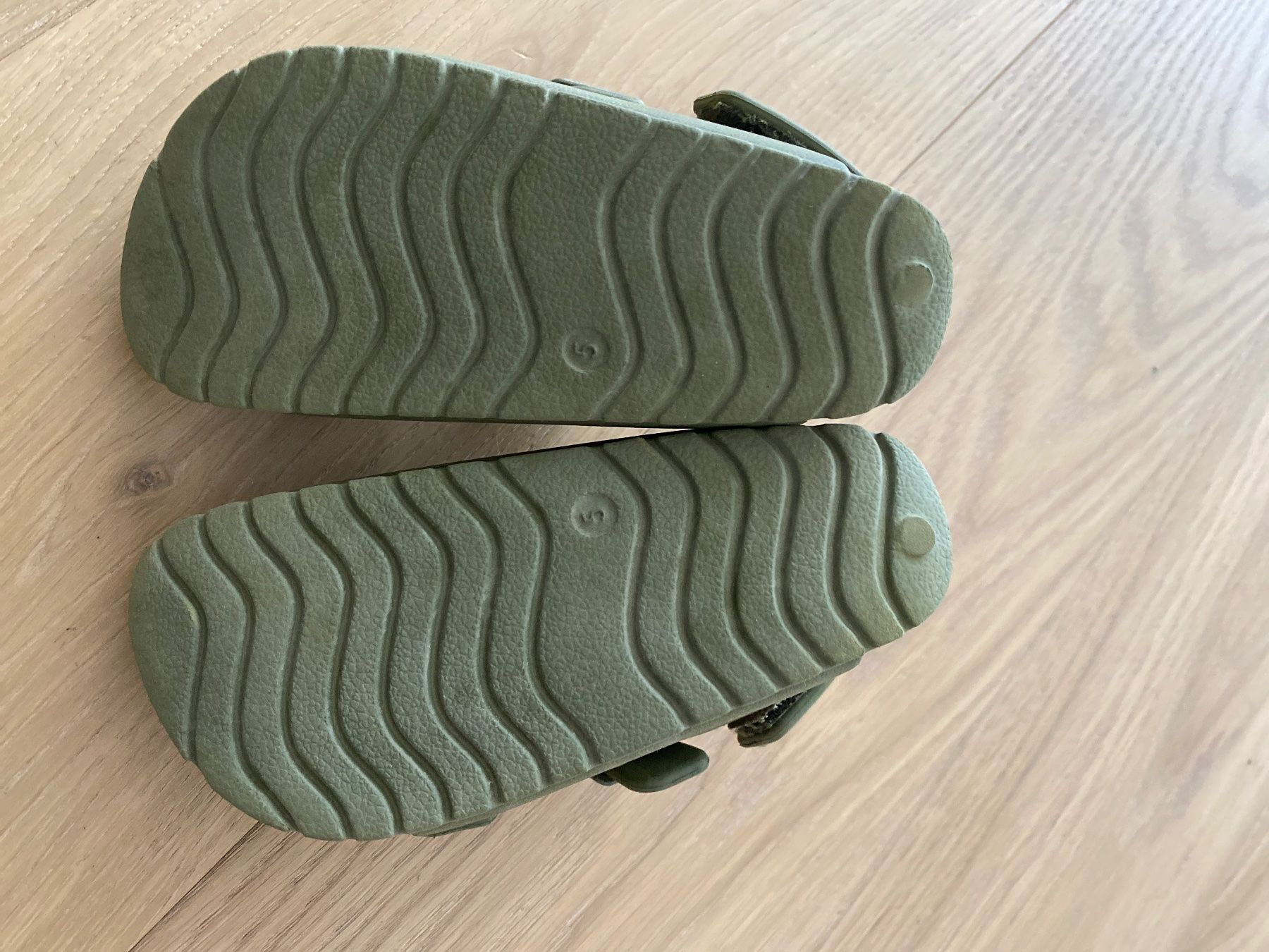 Next Schuhe für Jungen: Sandalen grün Grösse UK 5 – Gebraucht aus Bolligen von Noeggeli10 2
