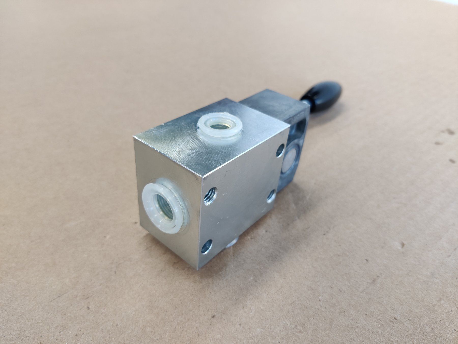 Tutte le macchine: Hawe Wegeschieber mit Handhebel 03 – Nuovo e nell'imballaggio originale da Fischbach-Göslikon venduto da Elektromech_Verkauf 3