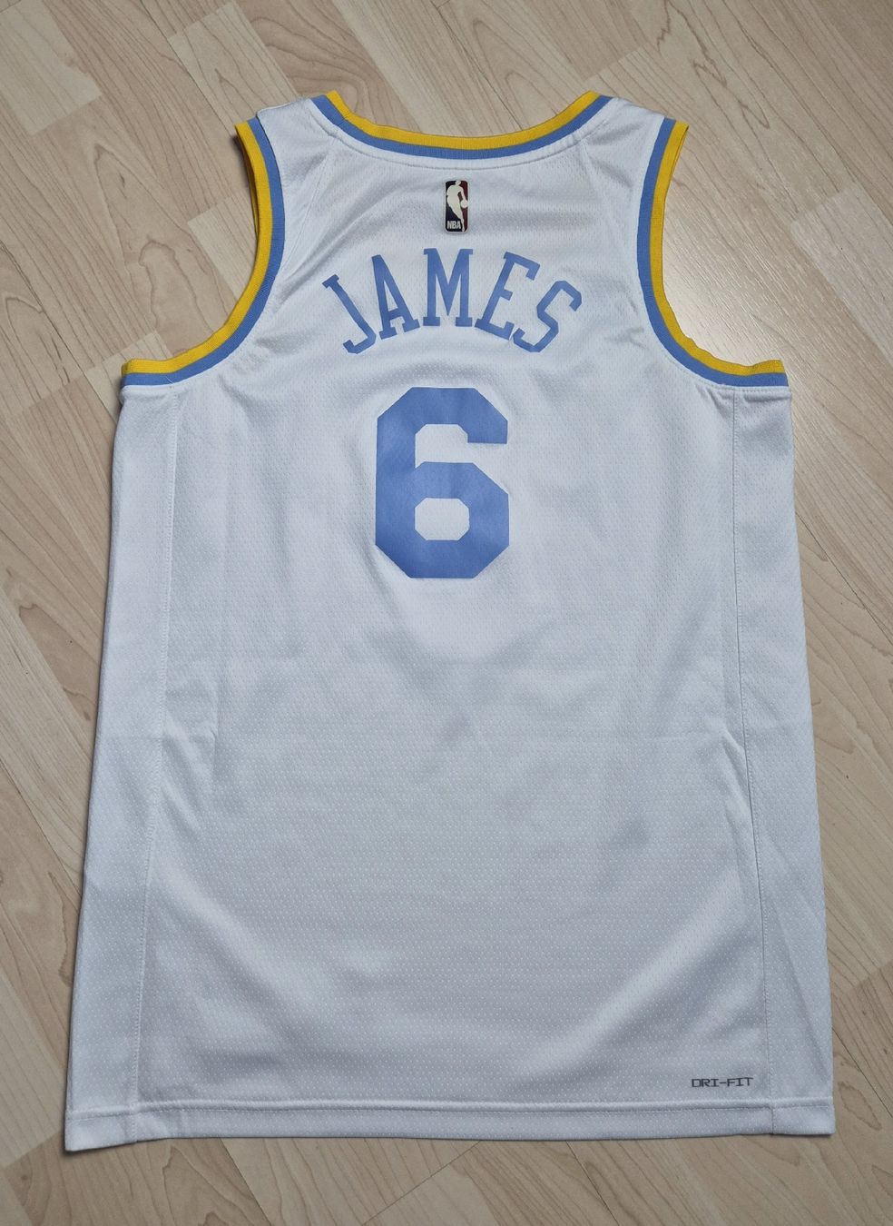 Nike Canottiere & Pantaloni: Nike LeBron James Lakers Trikot – Usato da St. Gallen venduto da CaliSunshine 1