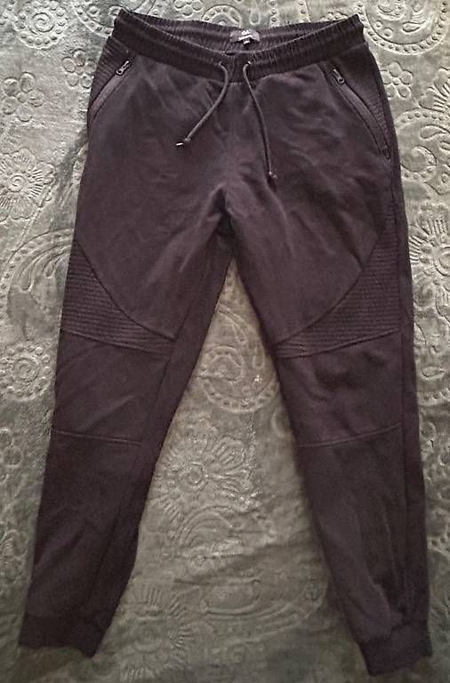 Pantaloni: Pantalon de jogging noir C&A style biker, taille M – Usato da Marin-Epagnier venduto da Juventino_29