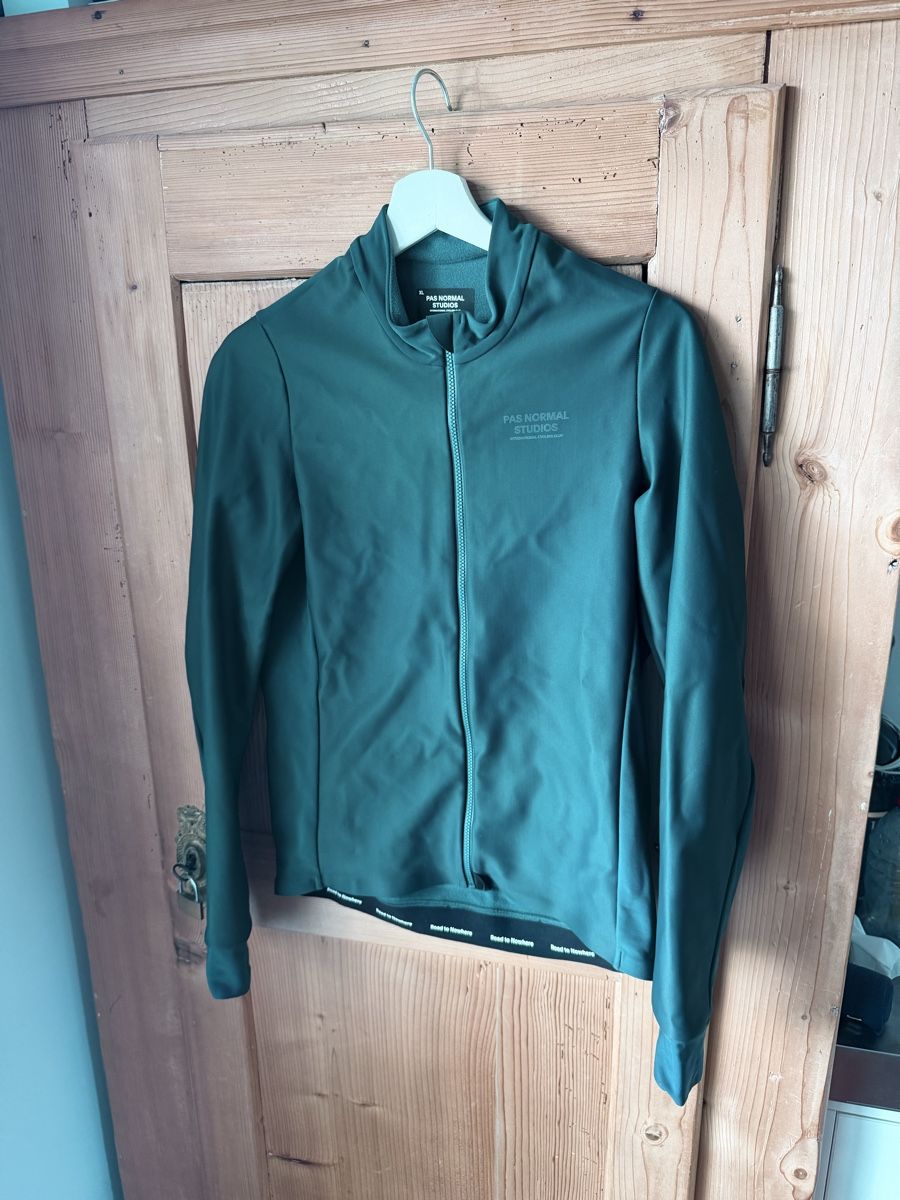 Pas Normal Studios Canottiere & Pantaloni: Pas Normal Studios Velotrikot Winter – Usato da Benken ZH venduto da salce_97
