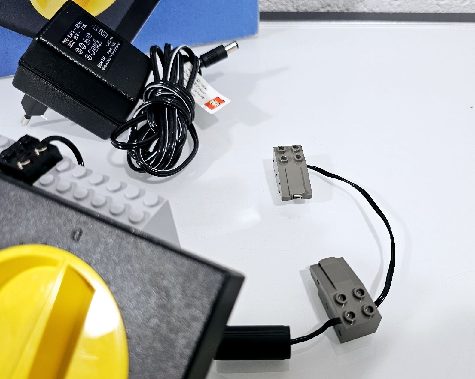Lego Baukästen: LEGO EISENBAHN 4548 TRAFO 9 VOLT SYSTEM MIT OVP – Gebraucht aus Turbenthal von  5