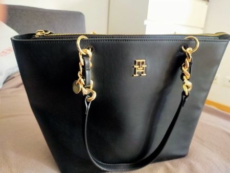 Tommy Hilfiger Damen Tasche Schwarz/Gold, neuwertig