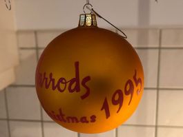 Spezielle Weihnachtskugel mit Schriftzug "Harrods 1995"