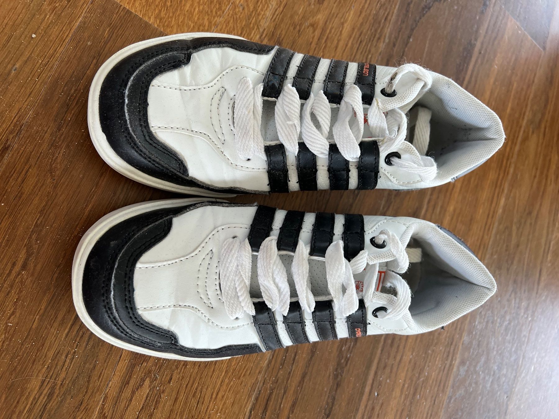 Schuhe für Jungen: Turnschuh – Gebraucht aus Heitenried von Tannenbaum25 1