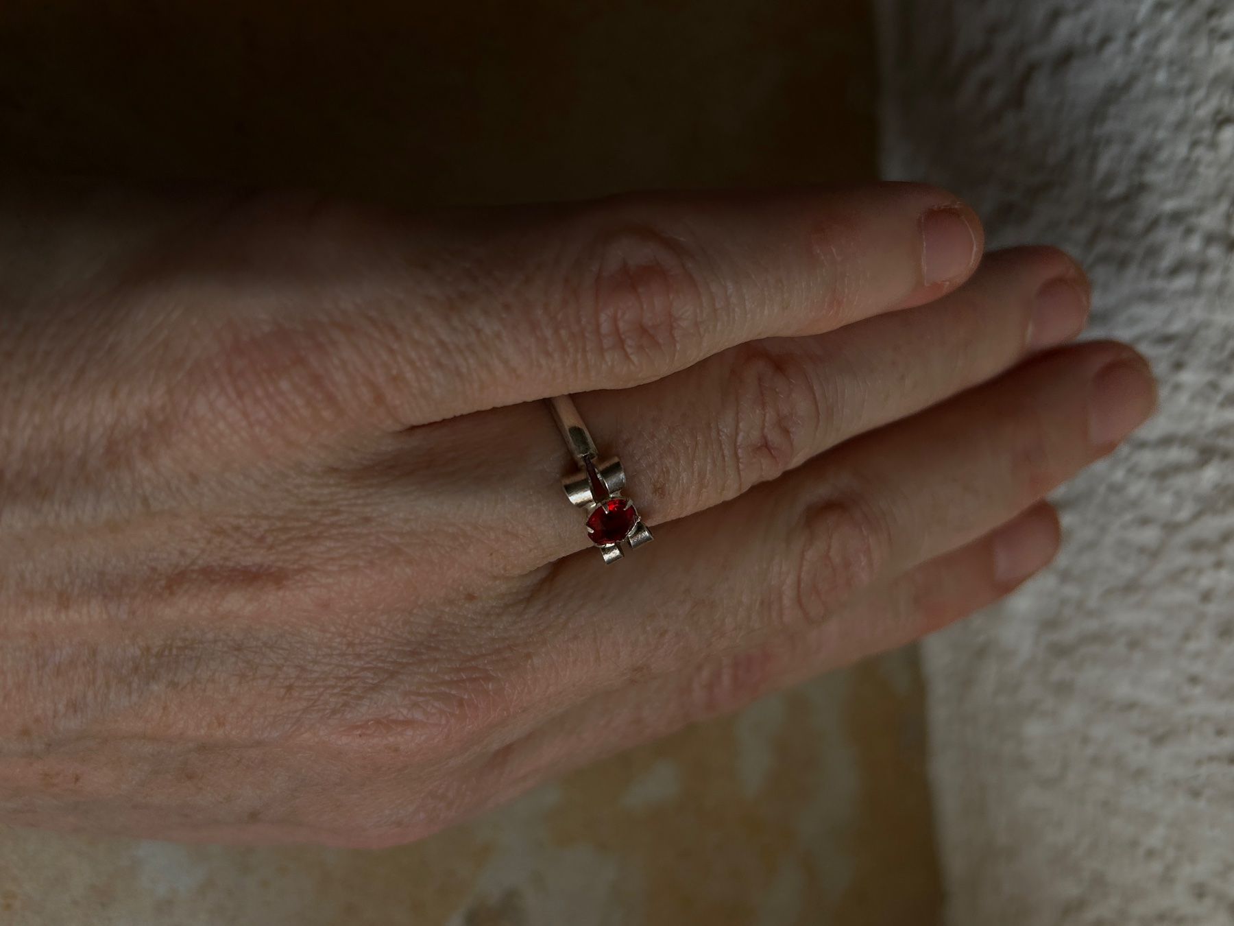 Anelli: Süsser Vintage Ring mit rotem Stein, Grösse 55 – Usato da Laufen venduto da Bellavitaboom 4