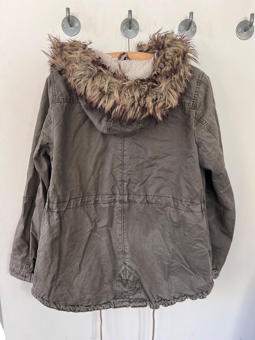 H&M Giacche: Winterjacke olivgrün – Usato da Kreuzlingen venduto da kek_1 3