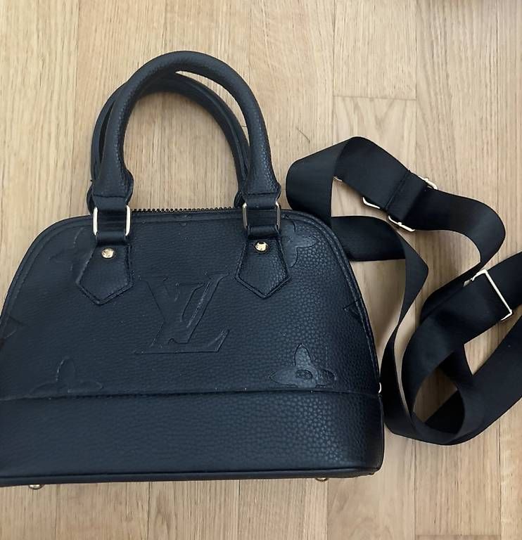 Sacs femmes: Handtasche – D'occasion à Niederhasli par altinaa_