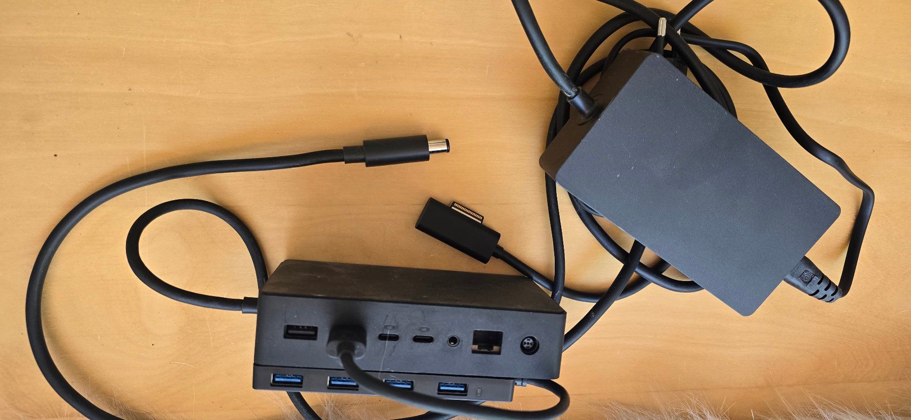 Microsoft Dockingstation: Surface Dock mit USB Hub – Gebraucht aus St. German von SchlufiPeter86