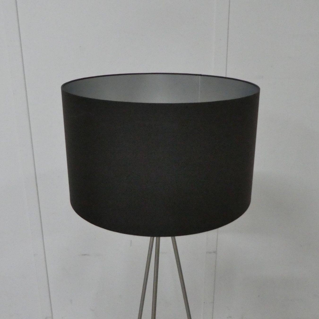 Lampes: Stylische Tripod Stehlampe E27 – D'occasion à Volketswil par brockipfannenstil 1