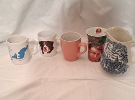 ensemble de 4 mugs et 1 pot à lait