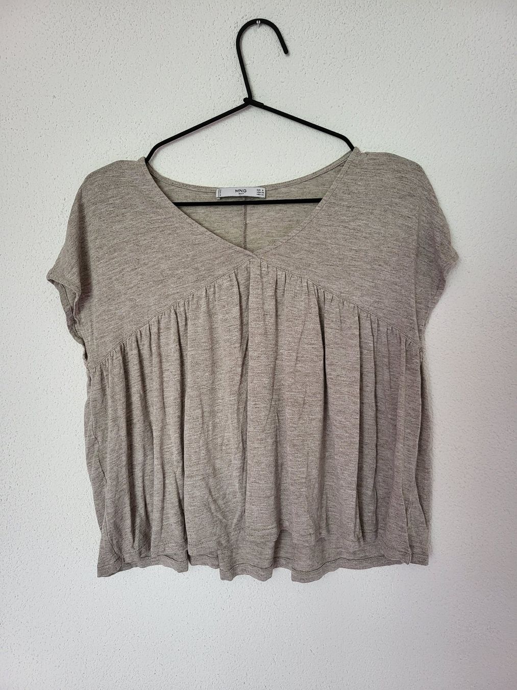 Mango T-shirt: Top Volants hellgrau Gr. S/M von Mango Suit – Usato da Au SG venduto da SElena89