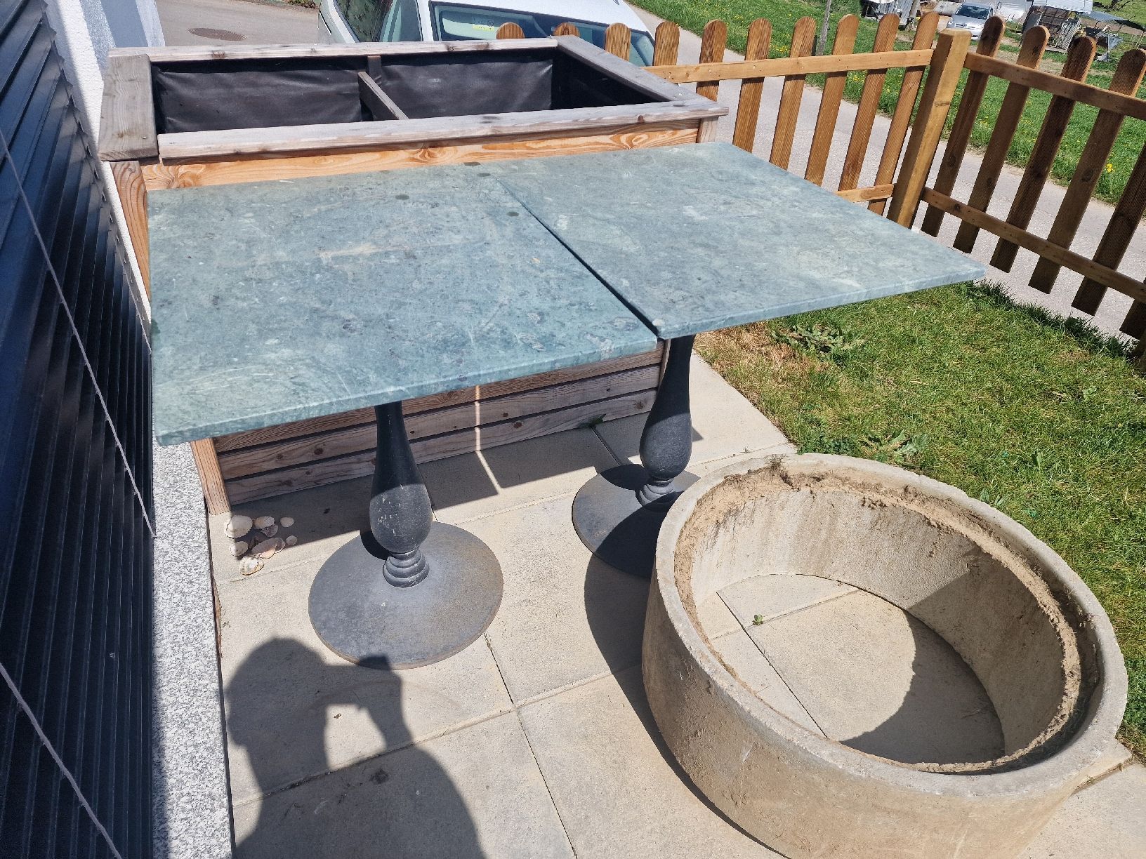 Tavoli: Table de jardin en marbre véritable, 2 pièces – Usato da Chapelle (Broye) venduto da Ryzix