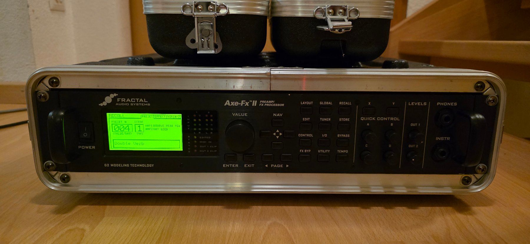 Fractal Audio Strumenti musicali: FRACTAL Axe FX II Guitar Amp Modeler mit Floorboard – Usato da Unterkulm venduto da falkennest01 1