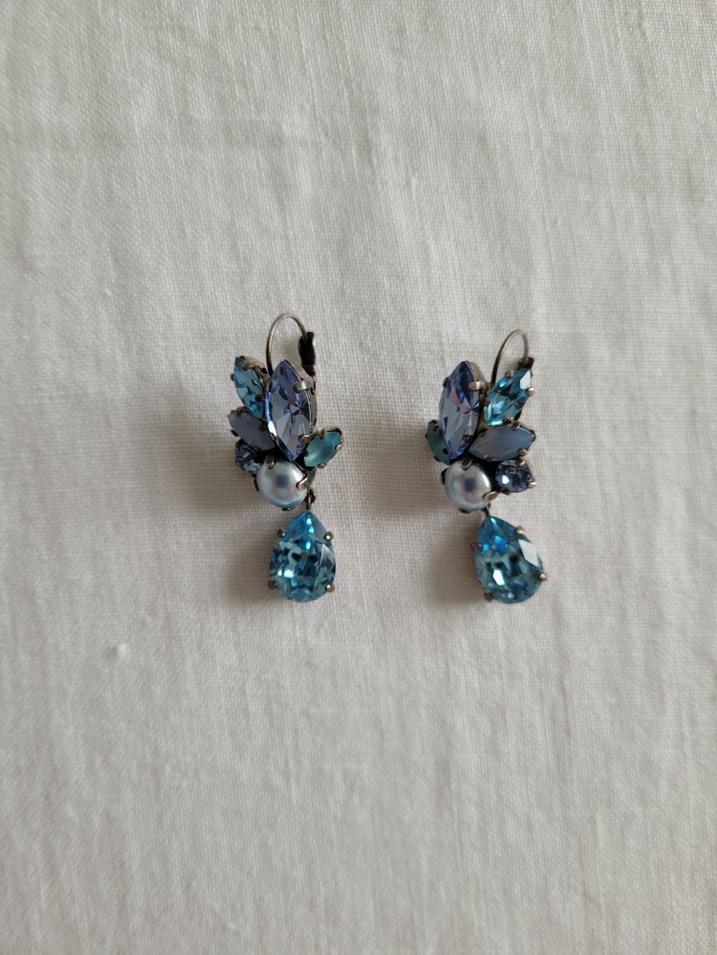 Ohrringe & -stecker: Elegante Ohrringe mit blauen Steinen – Gebraucht aus Bünzen von Milly32 1