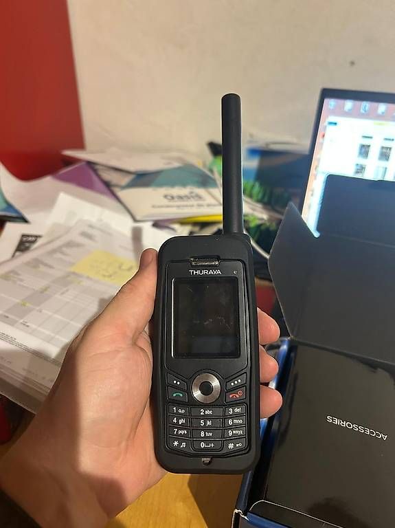 Thuraya Telefoni cellulari / Smartphones: Thuraya XT, téléphone satellite – Nuovo e nell'imballaggio originale da Les Genevez JU venduto da Biremis 2