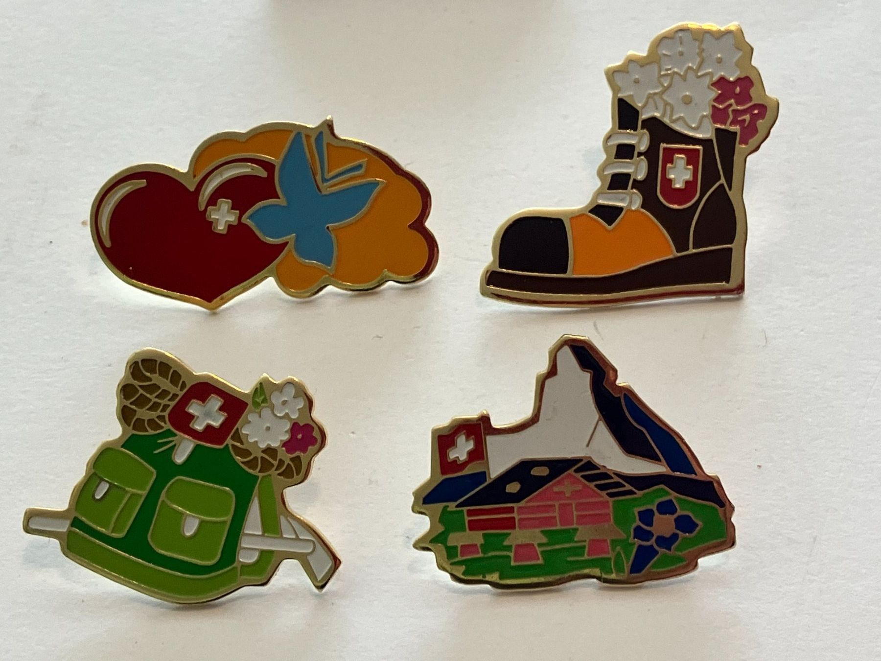 Placchette & Badge: 4 Pin Wandern Schweiz – Usato da Basel venduto da djwwpp