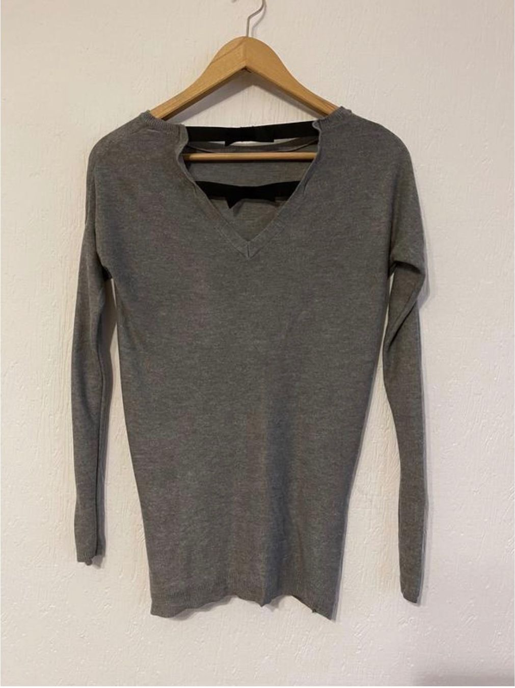 Bershka Pullover & Sweatshirts: BERSHKA S M /NP35CHF PA Verzierungen auf der Rückseite – Gebraucht aus Kölliken von Prscoo 2