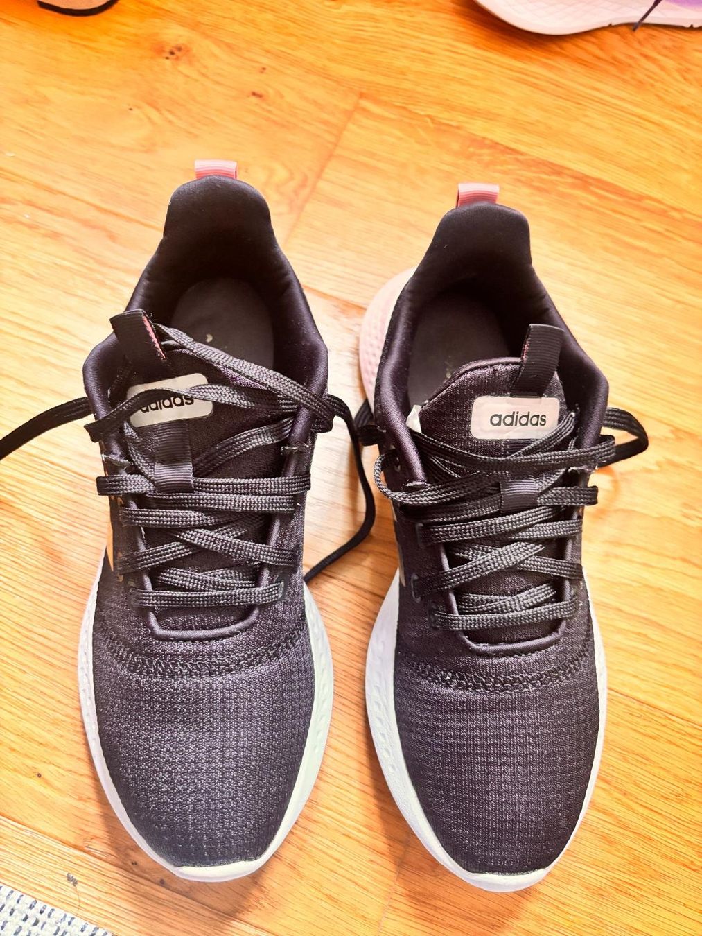 Scarpe da donna: Baskets Adidas – Usato da Romainmôtier venduto da val_r8sn